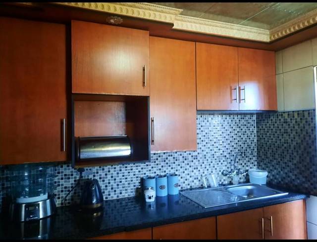 2 BEDROOM HOUSE FOR SALE IN LAKESIDE